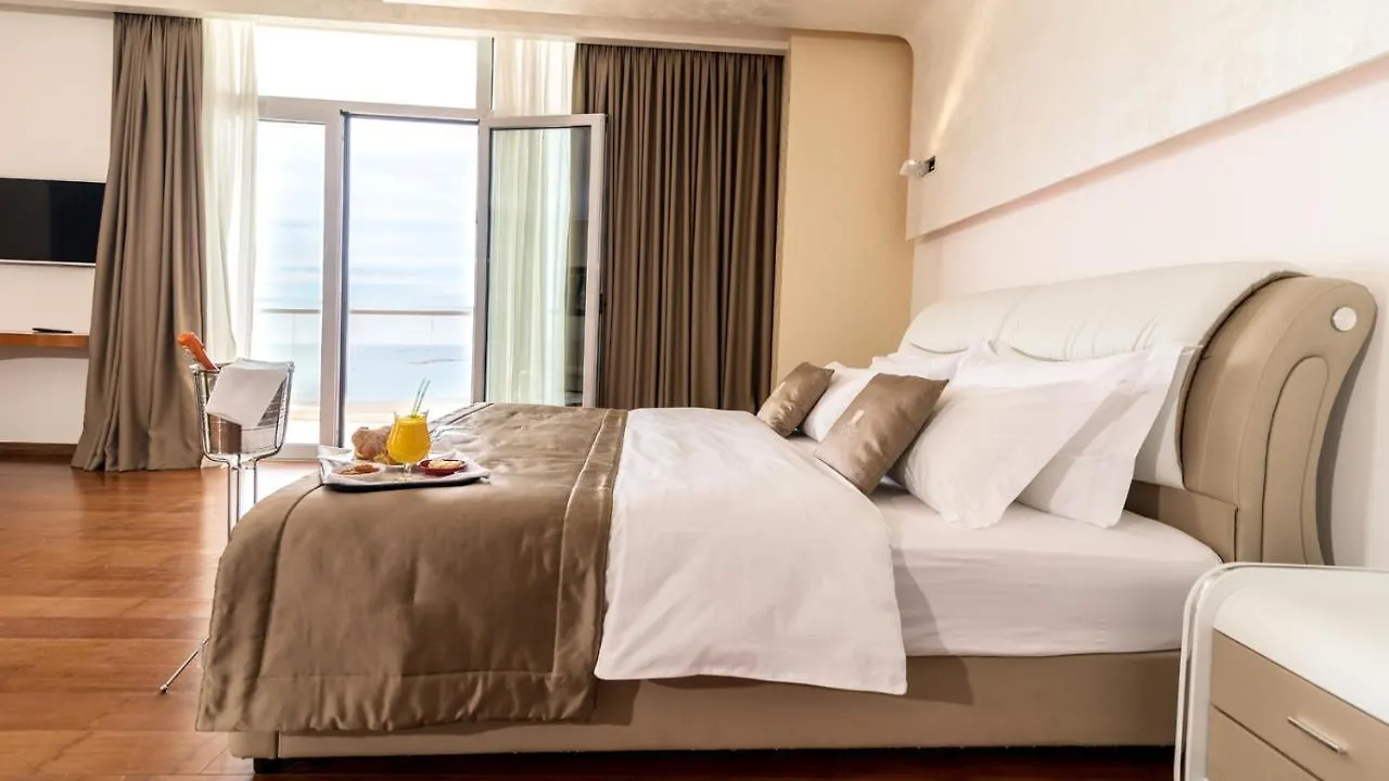 Hotel Deluxe & Executive Spa By Rafaelo Shengjin