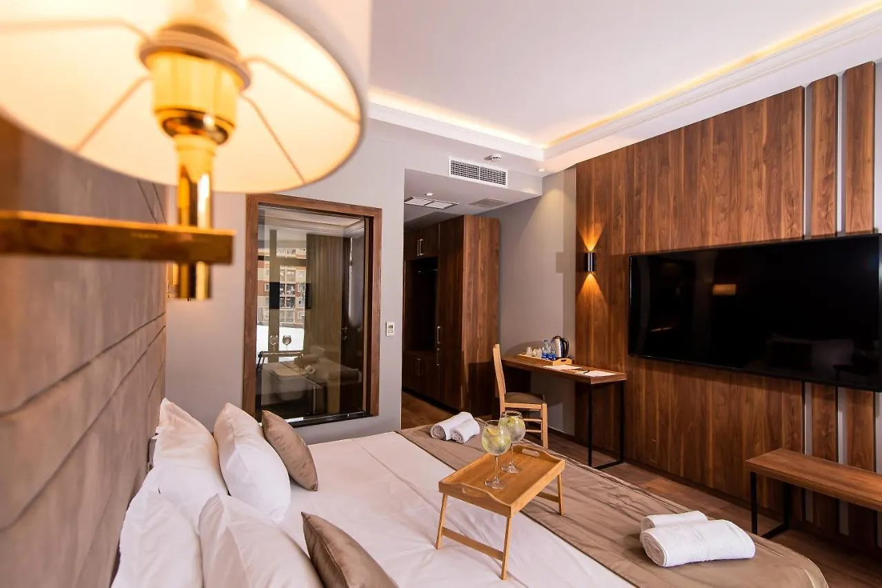 Hotel Deluxe & Executive Spa By Rafaelo Shengjin