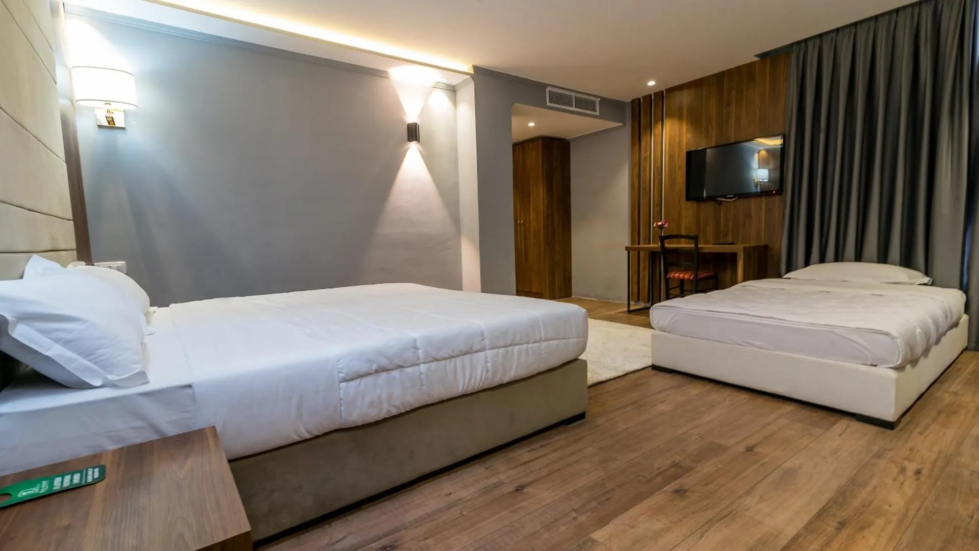 Hotel Deluxe & Executive Spa By Rafaelo Shengjin
